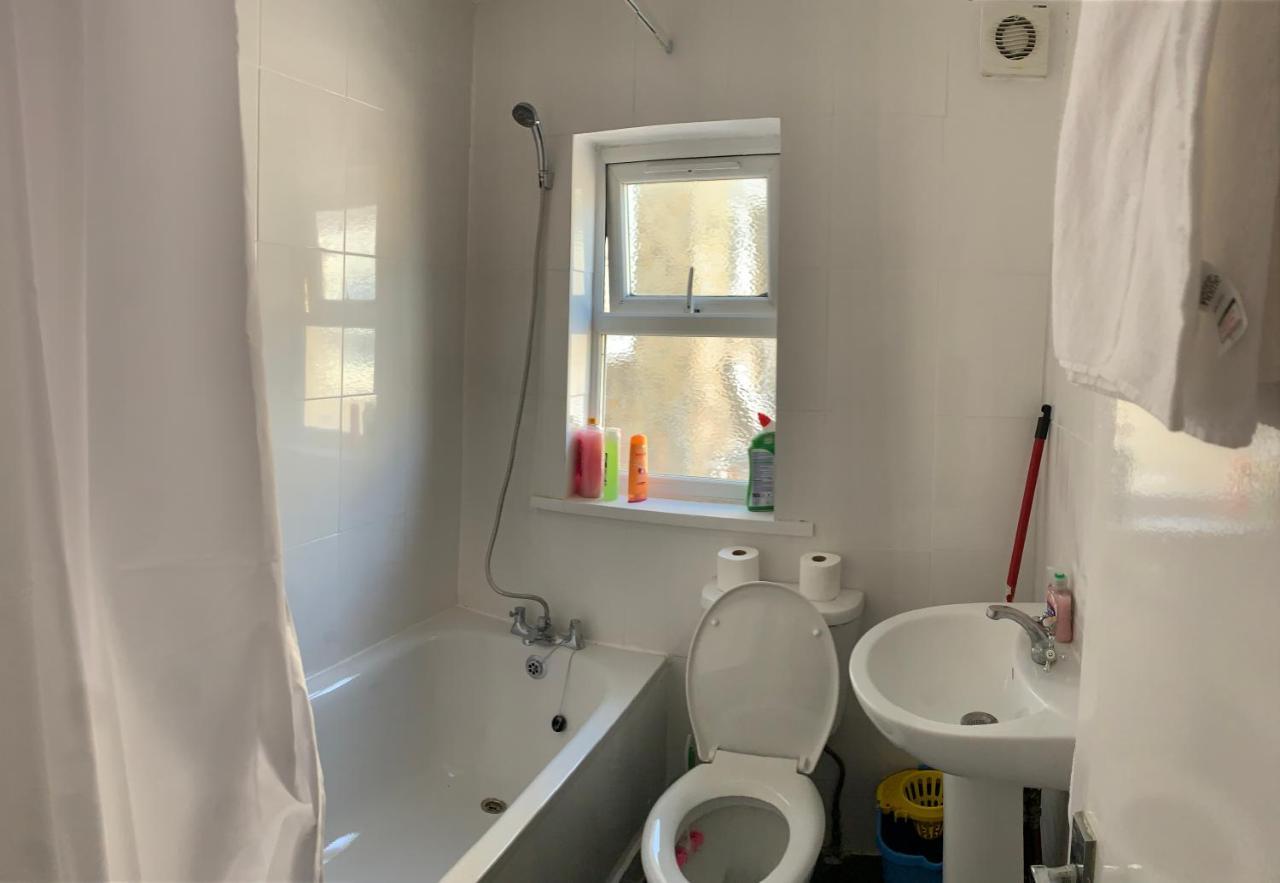 Beautiful Hoe Street First Floor One Bedroom Apartment B Walthamstow Londres Exterior foto