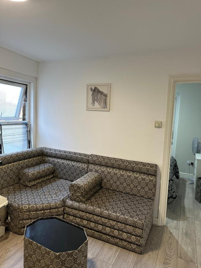 Beautiful Hoe Street First Floor One Bedroom Apartment B Walthamstow Londres Exterior foto